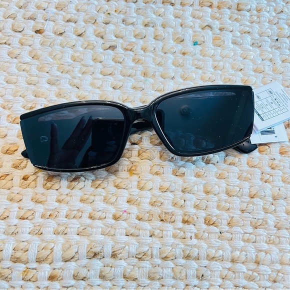 Rectangle Black Sunglasses - Picture 1 of 3